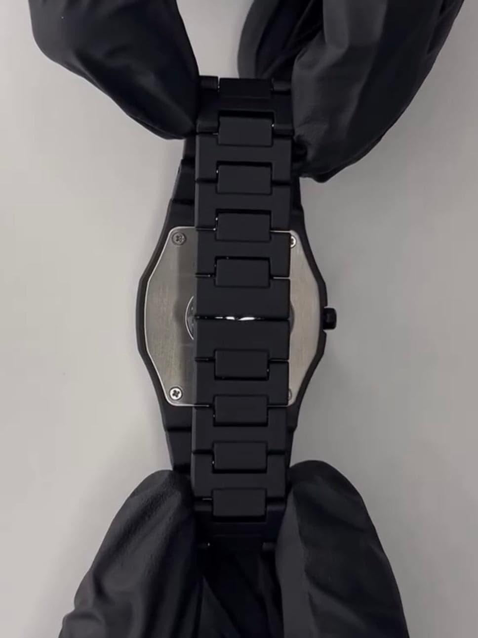 Men's Quartz Watch - Round Black Luxury Timepiece -